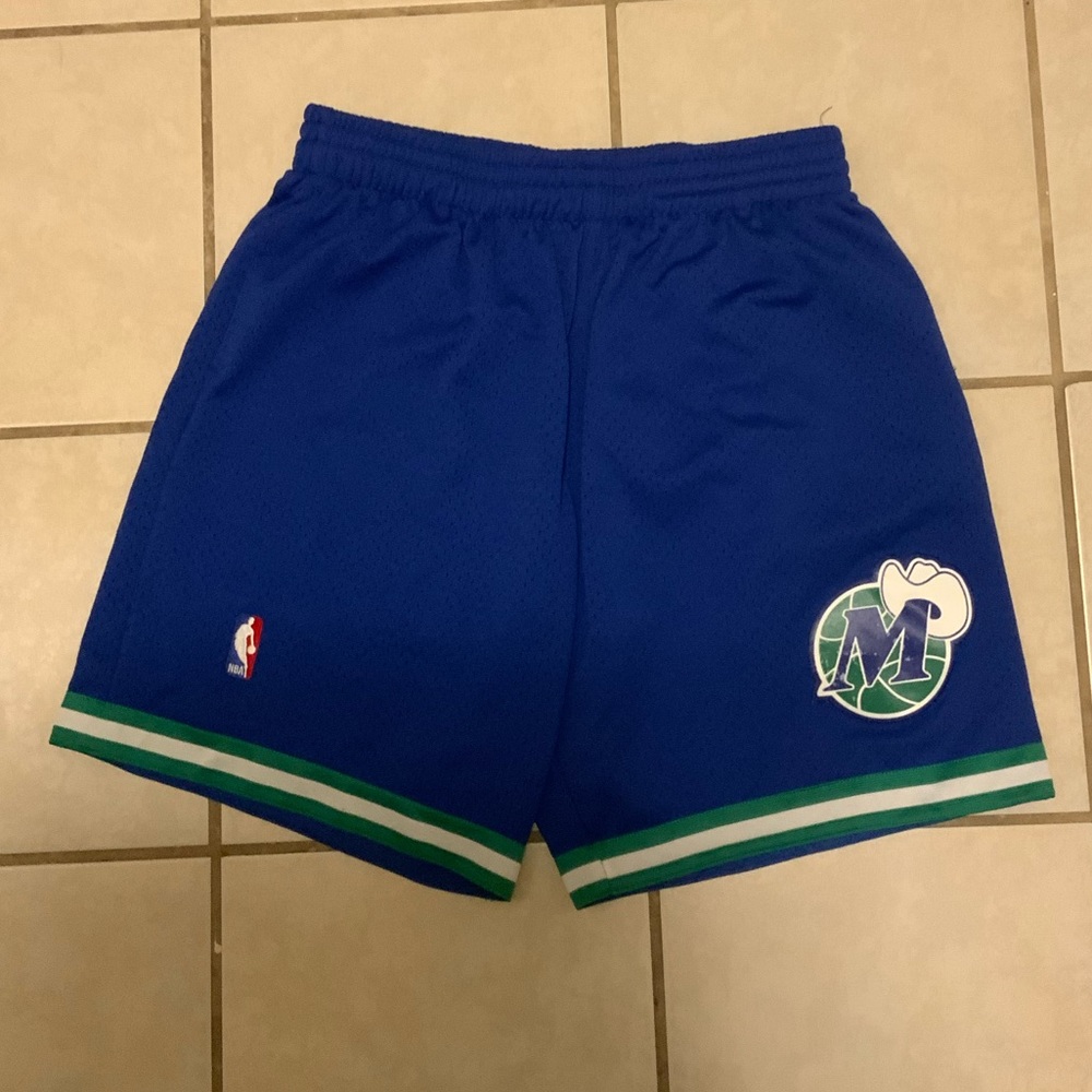 Mitchell & Ness Dallas Mavericks Throwback Basketball Shorts
